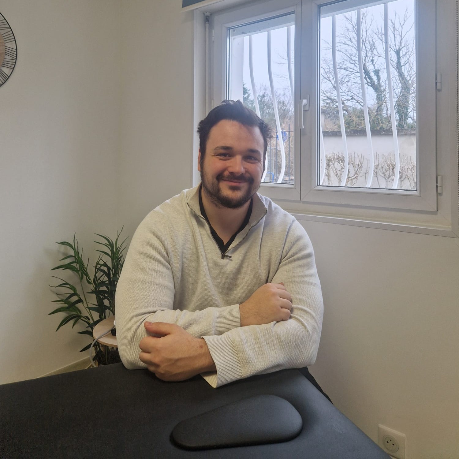 Julien Quivy, ostéopathe à Saint-Priest, Lyon, Lyon Est, Rhône, 69, France, ostéopathie, urgence, parking, doctolib, domicile, sportifs, entreprise, cabinet, jonage, meyzieu, genas, pusignan, saint-bonnet-de-mure